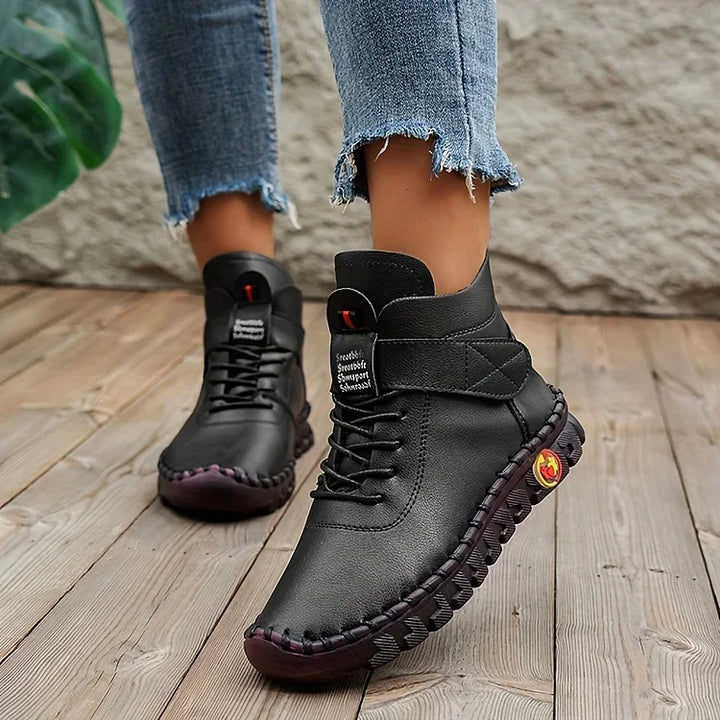 Klassische schwarze Damen Stiefeletten; bequeme Damenschuhe für den täglichen Gebrauch.