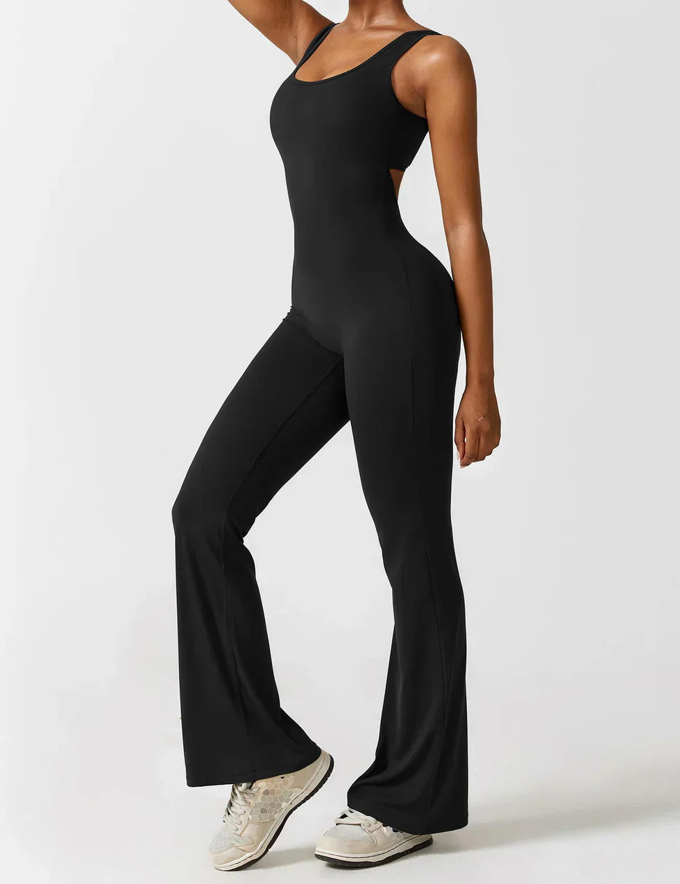 Damen Eleganter Jumpsuit mit ausgestelltem Rückenausschnitt, perfekt für Abendmode.