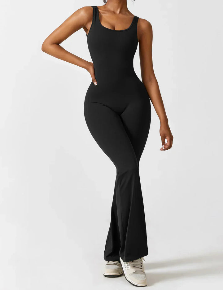 Moderner Damen Jumpsuit mit tiefem Rückenausschnitt, ideal für Partys.