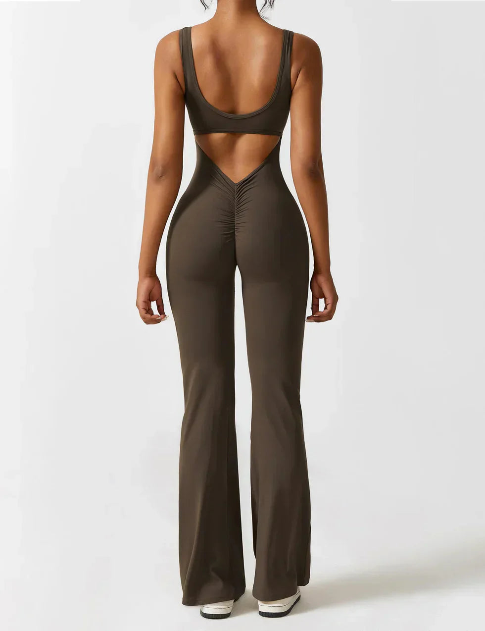Festlicher Eleganter Jumpsuit Damen, mit ausgestelltem Rücken für besondere Anlässe.