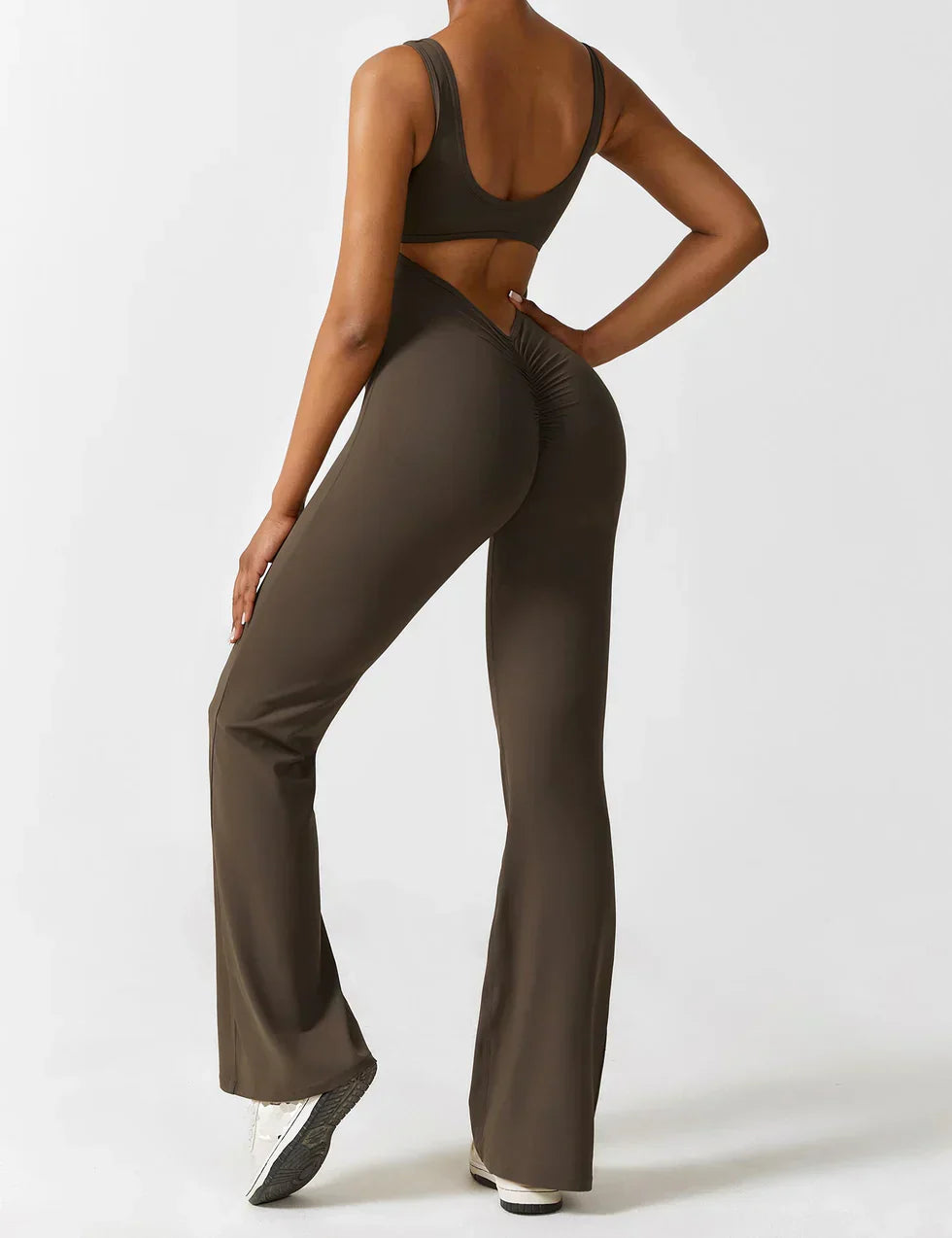 Stilvoller Sommer Jumpsuit für Damen, mit elegantem Rückenausschnitt.