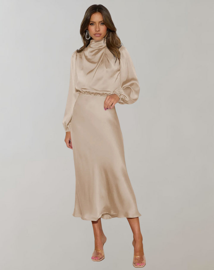 Stilvolles Langarm-Abendkleid für Damen, geeignet für besondere Anlässe, zeitlos elegant.