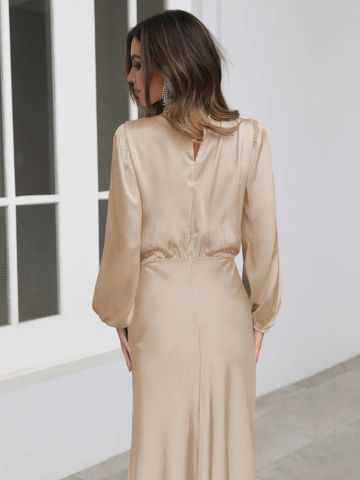 Modisches Frauenkleid mit langen Ärmeln, ein elegantes Ballkleid für Gala und festliche Events.