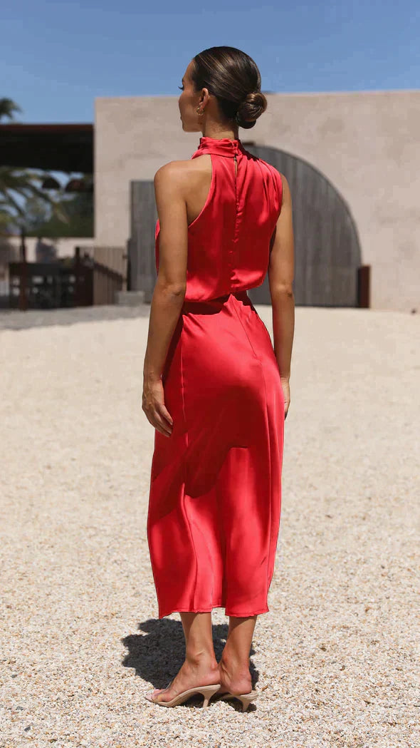 Elegantes Neckholder-Kleid für Damen, Midi-Länge, mit raffiniert drapiertem Ausschnitt.