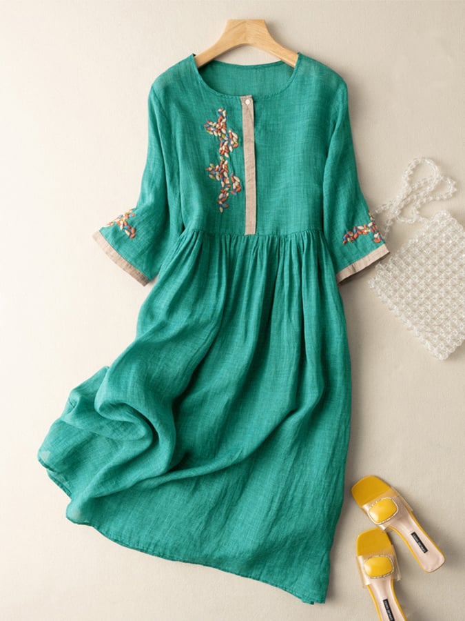 Leichtes Damen Boho Midi Sommerkleid mit feiner Ethno-Stickerei, ideal für Freizeit und Urlaub.