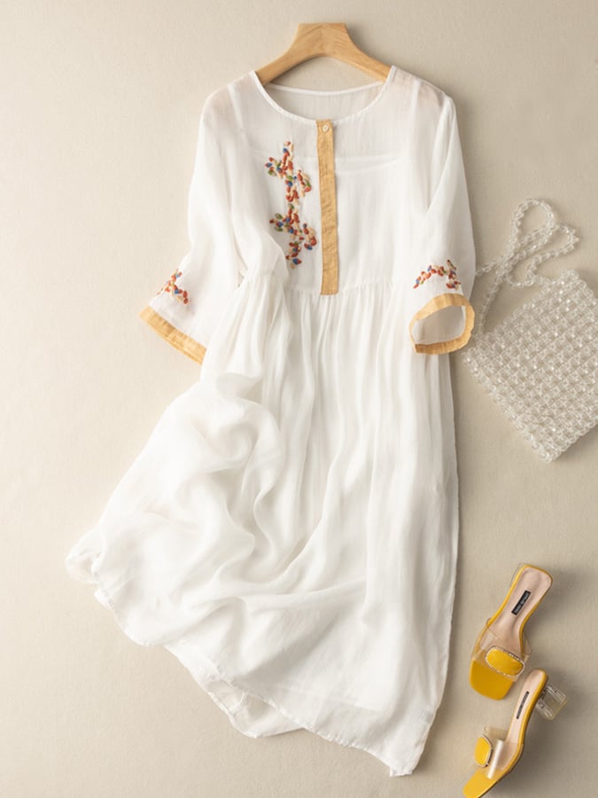Elegantes besticktes Damen Midi Kleid im Ethno-Stil, perfekt als stilvolles Tageskleid im Sommer.