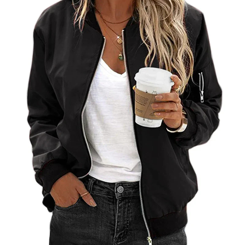 Damen figurbetonte Bomberjacke mit Reißverschluss. Eine stilvolle und elegante Übergangsjacke für moderne Frauen.