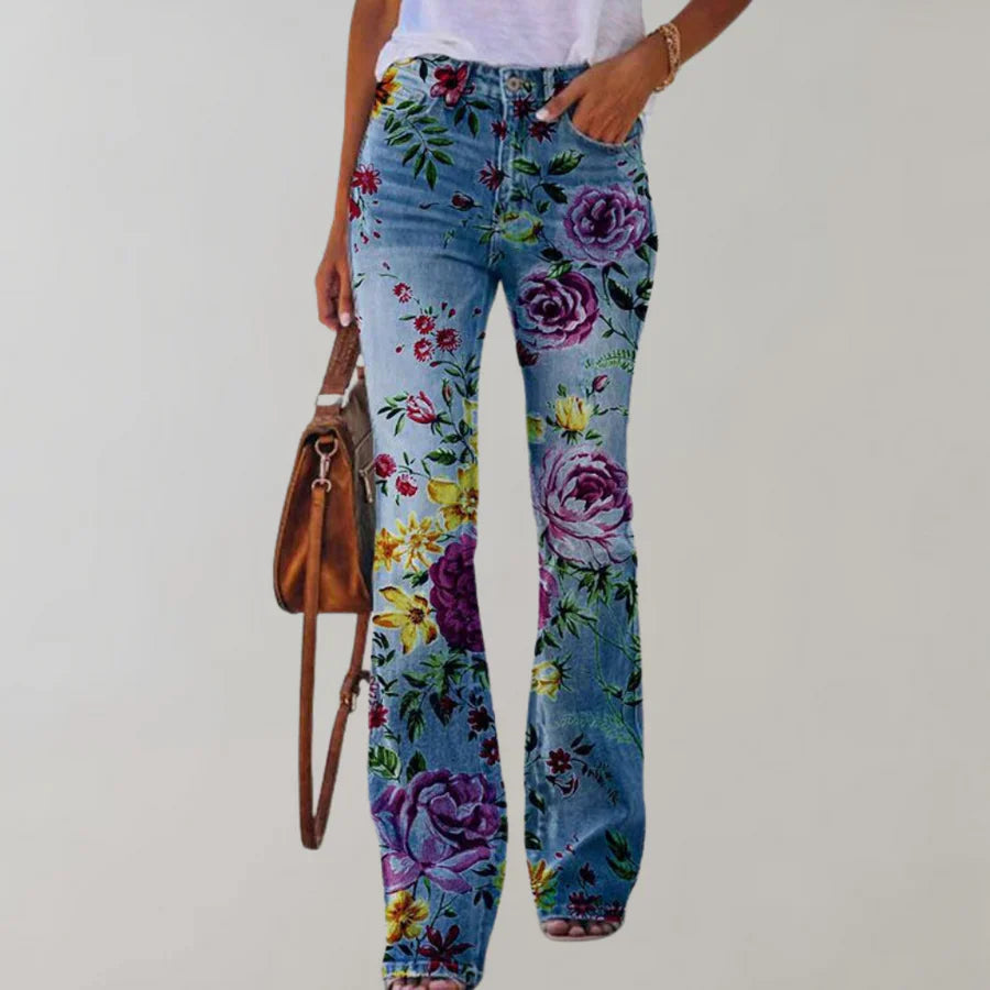Elegante Damen Flare Jeans mit auffälligem floralen Muster, bequeme Passform.