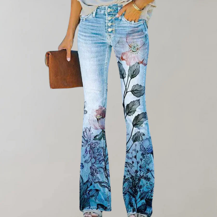 Moderne Damen Schlagjeans mit Blumenmuster, hoher Bund, für einen modischen Auftritt.