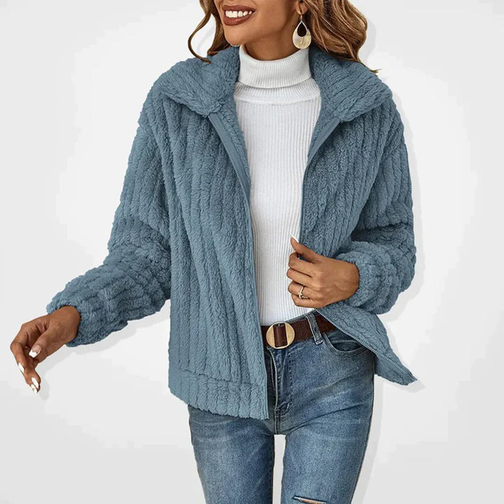 Elegante, flauschige Damen-Übergangsjacke für Freizeit & Mode. Bequeme, warme Oberbekleidung.