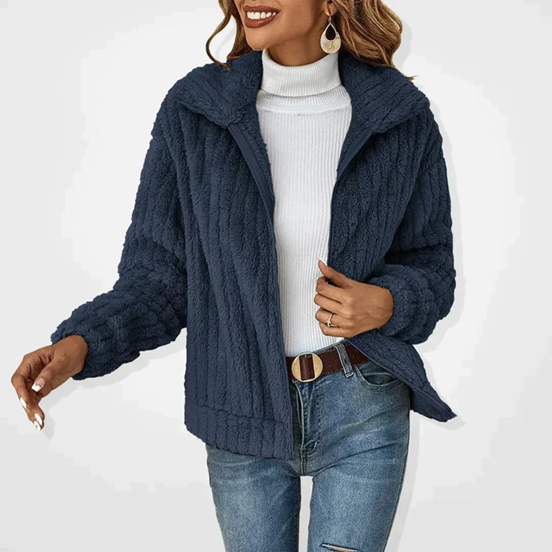 Trendige, flauschige Damen-Kuscheljacke, warm & weich. Eine stilvolle und komfortable Winterjacke.