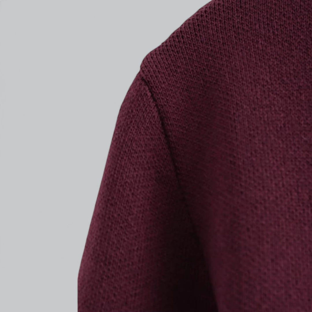 Gefalteter Damen Frühlings-Cardigan mit Minimal-Knopfleiste, vielseitiges Oberteil für Damenmode.