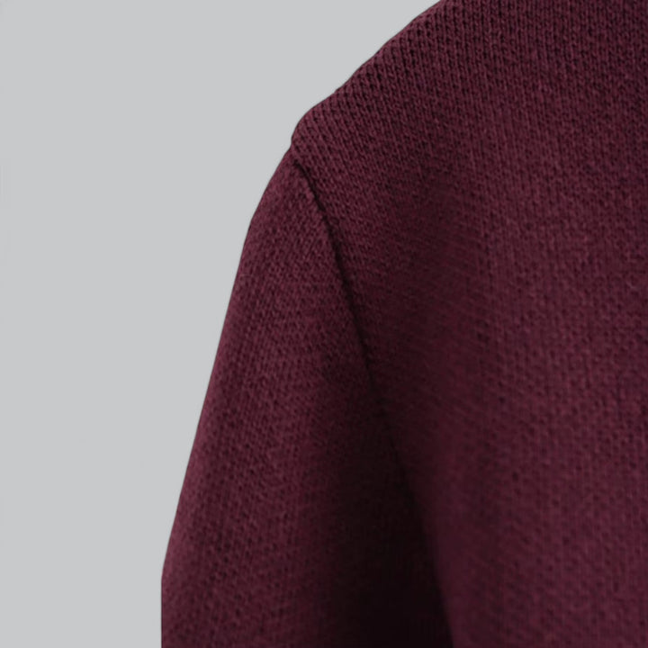 Gefalteter Damen Frühlings-Cardigan mit Minimal-Knopfleiste, vielseitiges Oberteil für Damenmode.