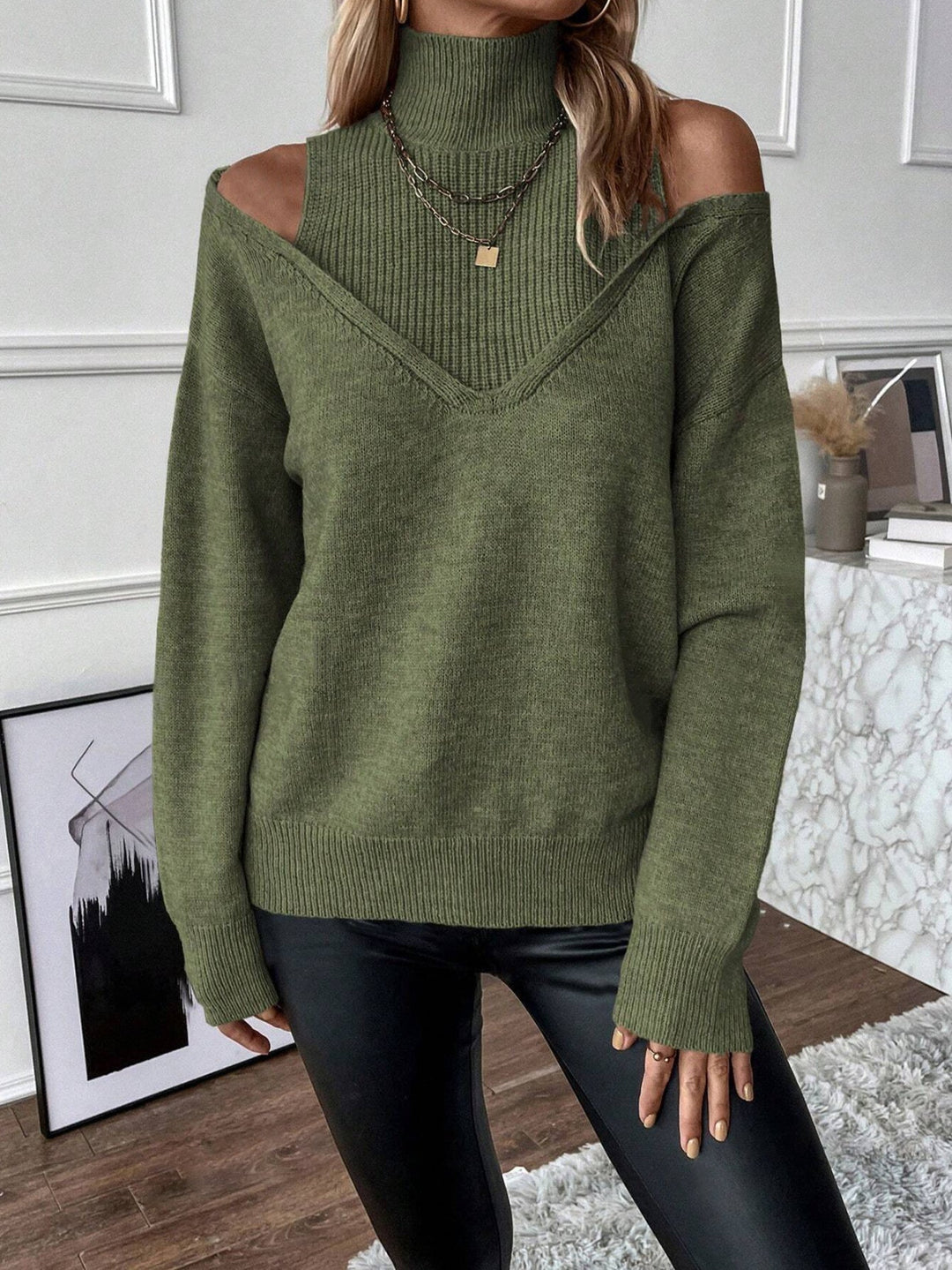 Lässiger und moderner Damen Rollkragenpullover mit Cut-Out-Schultern, bequem für den Frühling.