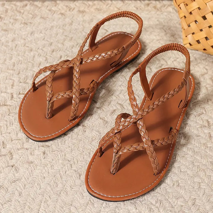 Frühlings- und Sommersandalen für Damen: geflochtene Riemen, flacher Absatz, bequem und stilvoll.
