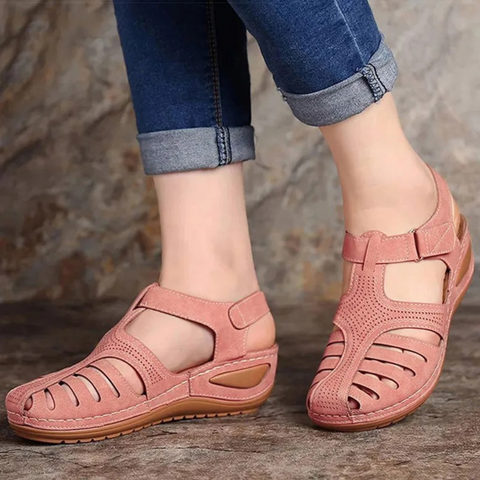 Bequeme Damen Sandalen mit modischem Cutout-Muster. Ideal für Frühling und Sommer. Petra Modell.