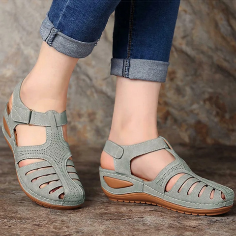 Elegante Petra Damen Sandalen mit Cutout-Design. Perfekt als Freizeitsandalen oder Sommerschuhe.