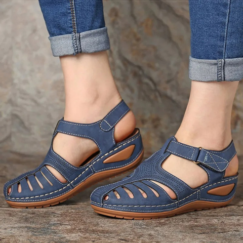 Modische Walking Sandalen für Damen, Modell Petra, mit stilvollen Cutouts für den Frühling.