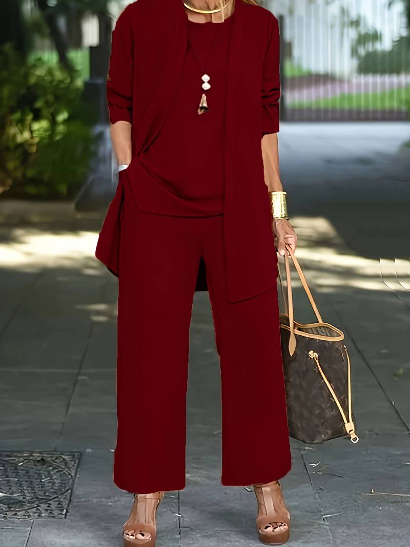 Komfortables Damen Frühlings-Set: Dreiteiliges Outfit mit Blazer, Hose. Perfekt für den Alltag.