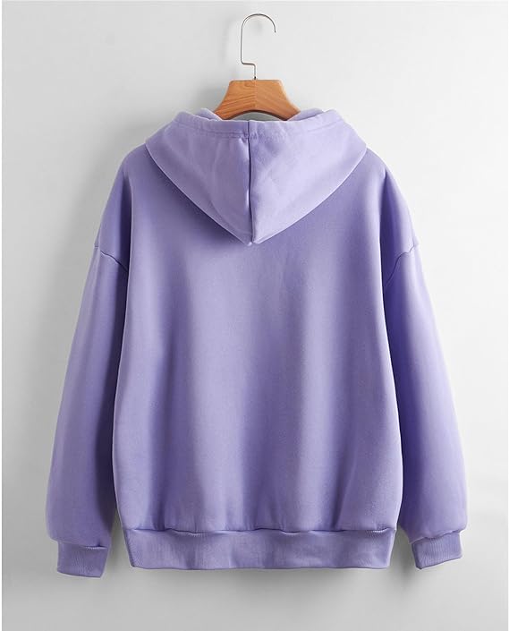 Lässiger Damen Hoodie mit Reißverschluss, präsentiert im Outdoor-Setting. Komfortabel.