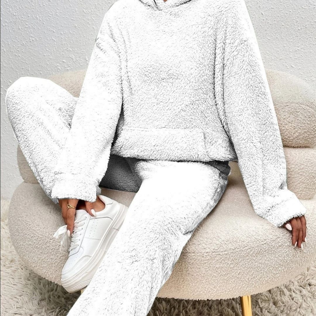 Nahaufnahme der bequemen Jogginghose aus dem Damen Frühlings-Loungewear-Set, perfekt für Zuhause.