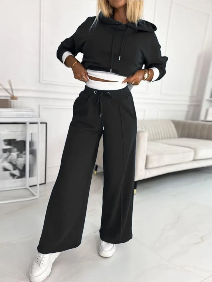 Damen Freizeitkleidung: Gemütliches Zweiteiler Hoodie Set. Bequemer Jogginganzug ideal für Loungewear und Alltag.