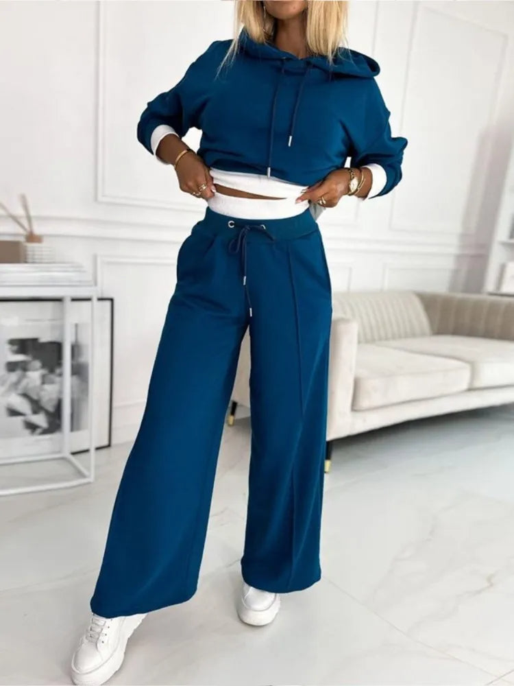 Damen Kapuzenpullover Set: Gemütlichkeit pur. Moderner Zweiteiler Jogginganzug für entspannte Stunden zu Hause.
