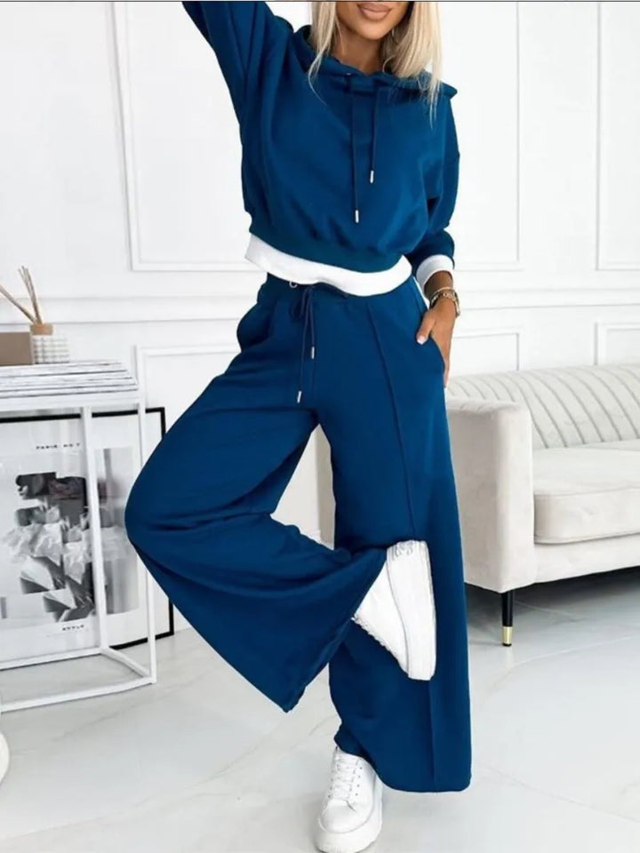 Stylisches Damen Loungewear Set. Gemütlicher Zweiteiler Kapuzenpullover und Hose für maximalen Komfort.