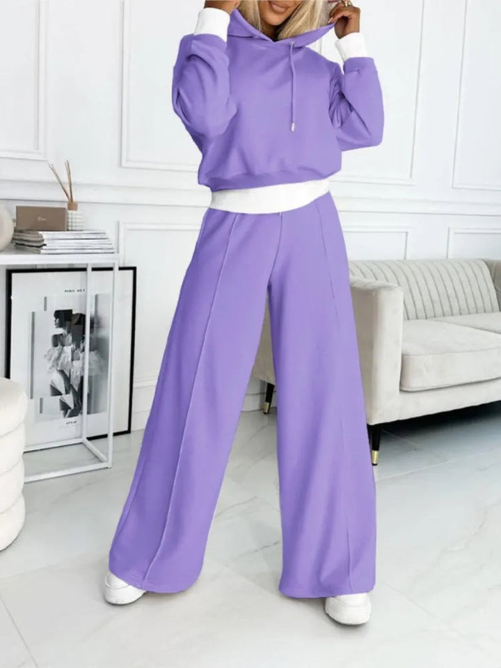 Modisches Damen Hoodie Set. Gemütlicher Zweiteiler Loungewear Jogginganzug mit Kapuzenpullover und passender Hose.