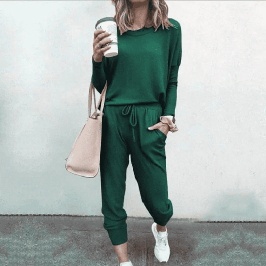 Eleganter zweiteiliger Damen Jogger für Damen, modernes Lounge Set, ideal für gemütliche Abende oder den Alltag.