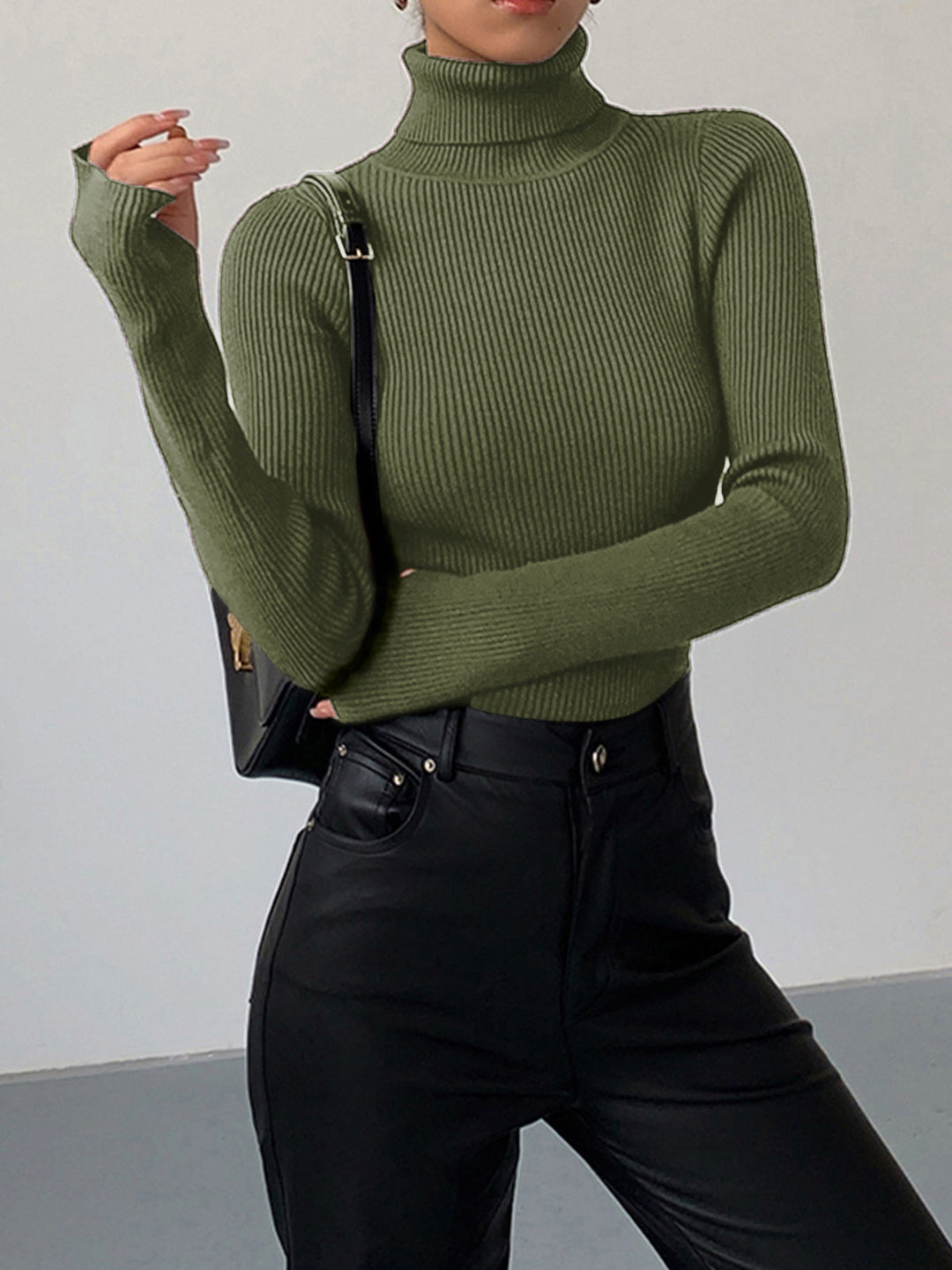 Lässiger, aber eleganter Damen Rollkragenpullover, gerippt. Komfortabler Langarm-Strickpullover für Alltagsmode.