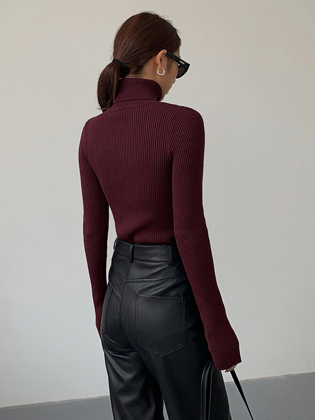 Vielseitiger Damen Rollkragenpullover, gerippt. Eleganter Strickpullover für Büro, Freizeitoutfits & stilvolle Damenmode.