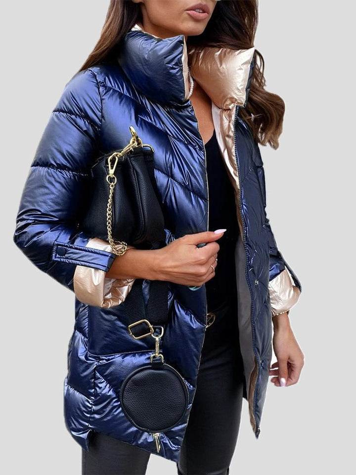 Eleganter Damen Glänzender Wintermantel, gesteppt; die warme Pufferjacke für modische Auftritte.