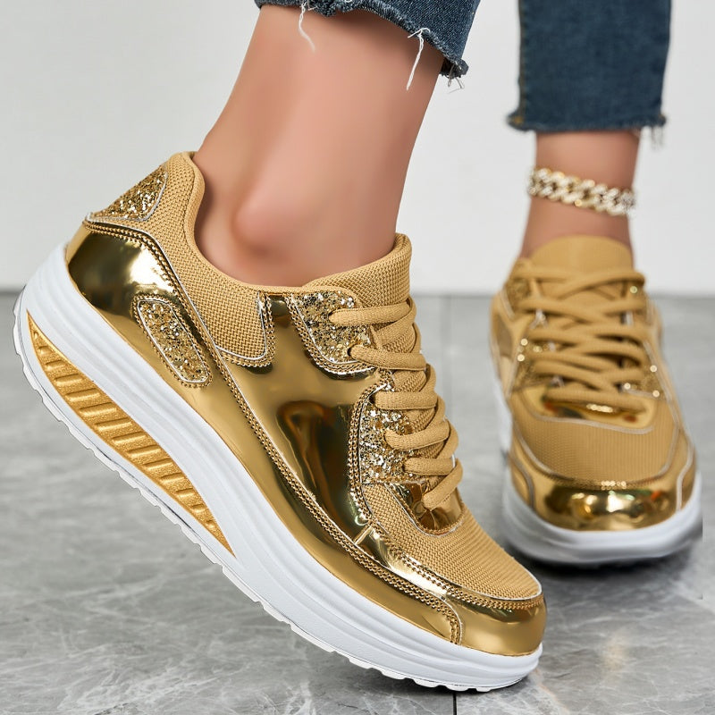 Elegante Damen Glitzer Slip-On Sneaker, seitlicher Blick zeigt Komfort und modernes Design.