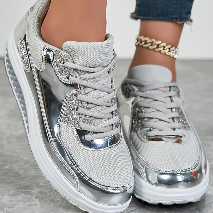 Silberne Damen Glitzer Sneaker, glitzernde Freizeitschuhe für modebewusste Damen, bequem & chic.