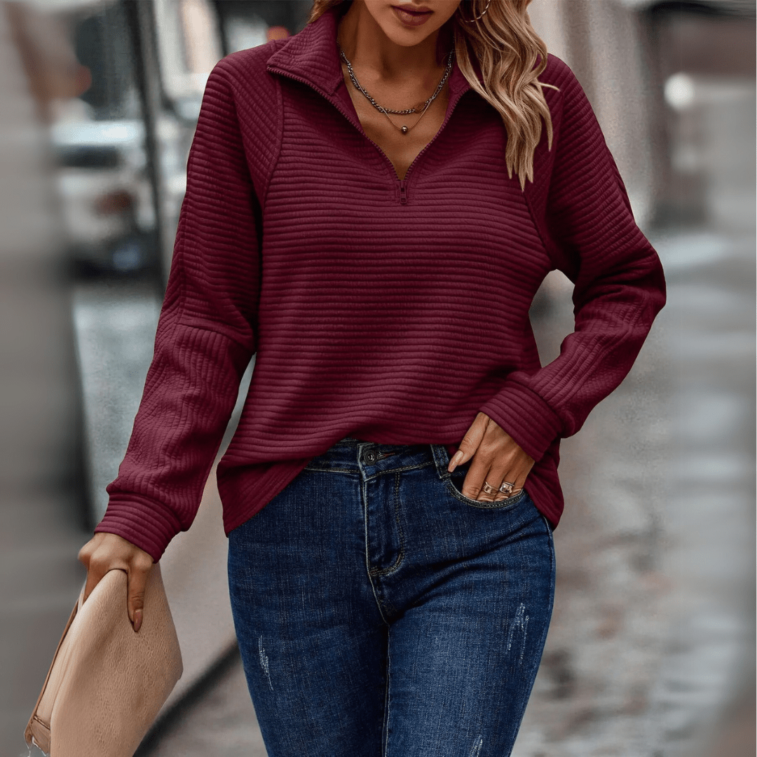 Winterlicher Damen-Halbzip-Pullover mit feiner Struktur und langem Arm. Lockere Passform für Wärme.