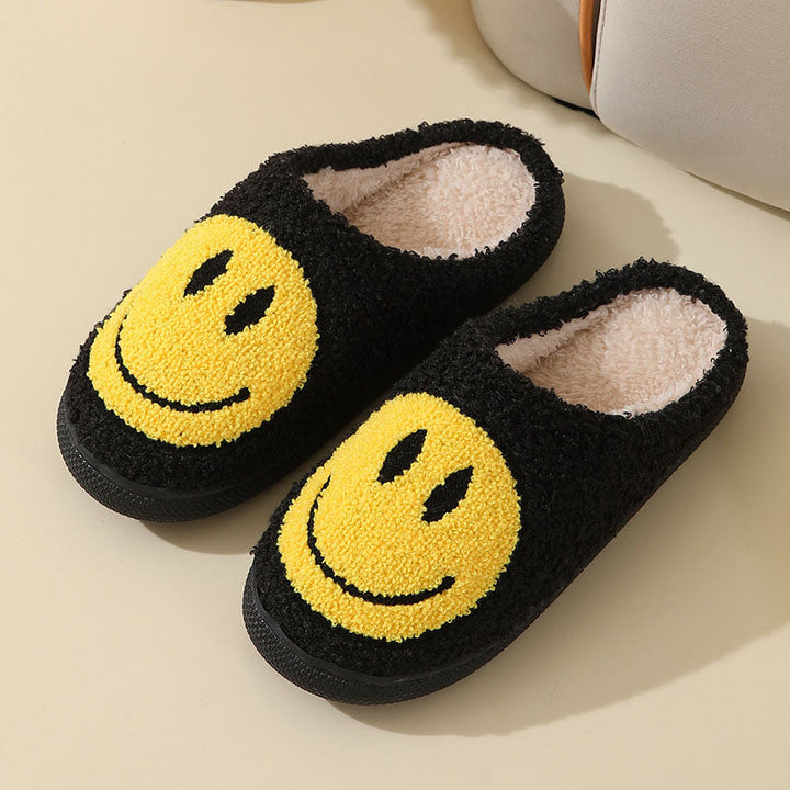 Gemütliche Indoor Schuhe für Damen: Kuschelige Hausschuhe mit freundlichem Smiley-Design.