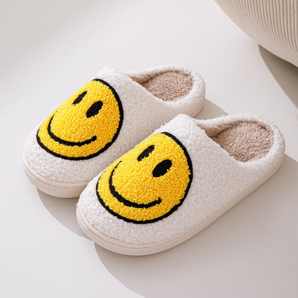 Kuschelige Damen Hausschuhe, Smiley-Design, bieten Wärme & Gemütlichkeit; ideale Indoor-Schuhe.