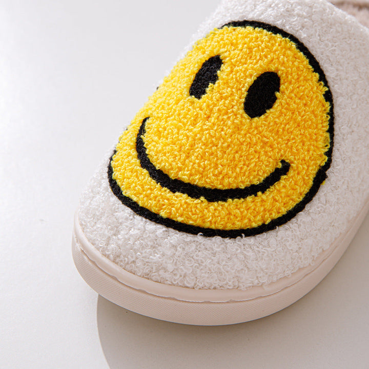 Warme und weiche Smiley Pantoffeln für Damen, bequeme Freizeit-Hausschuhe für entspannte Tage.