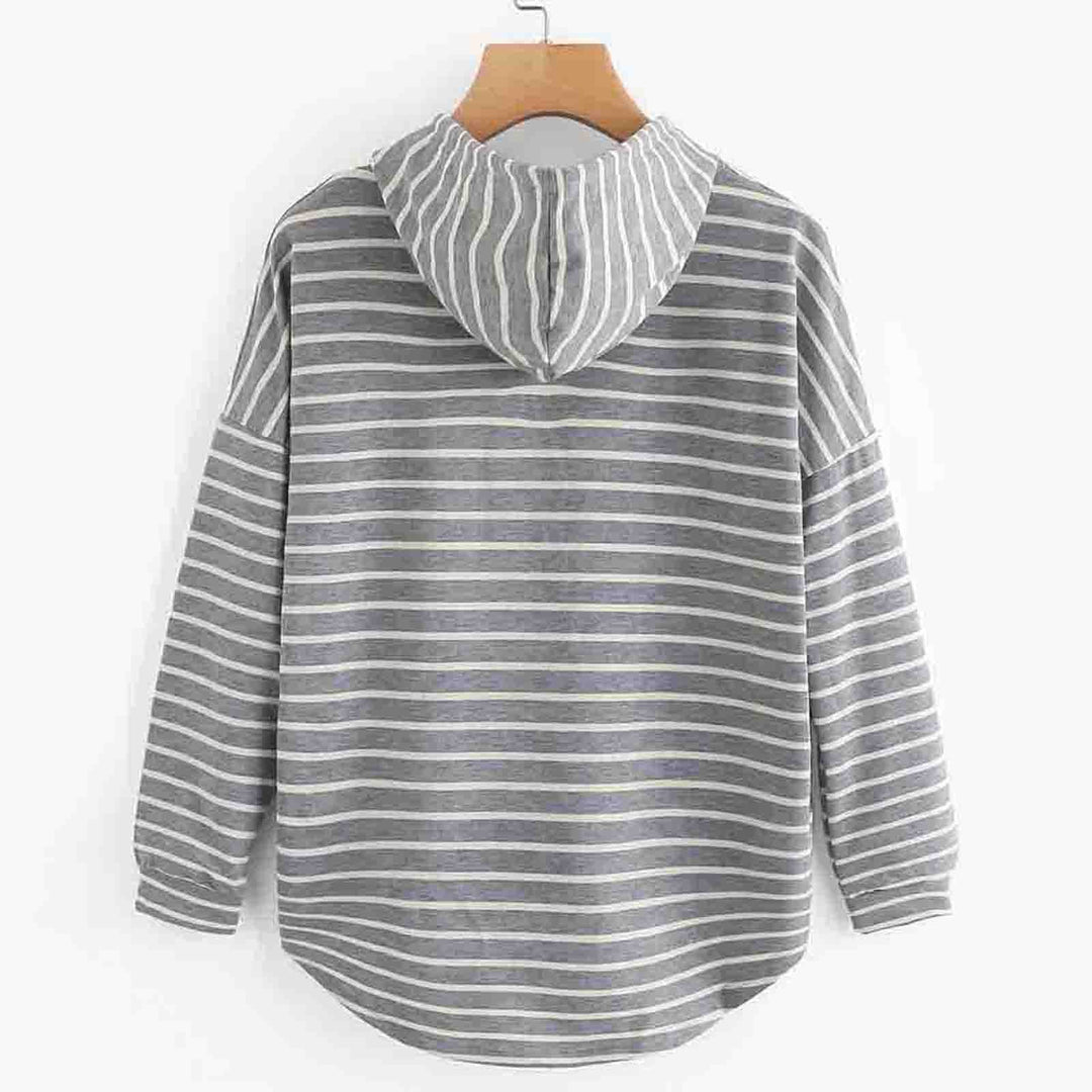 Moderner Damen Streifen-Kapuzenpullover in Weiß, Grau, Schwarz; perfekt für Alltag & kühlere Herbstabende.