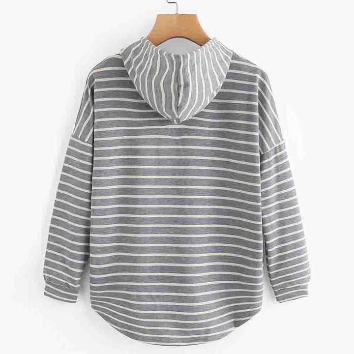 Moderner Damen Streifen-Kapuzenpullover in Weiß, Grau, Schwarz; perfekt für Alltag & kühlere Herbstabende.