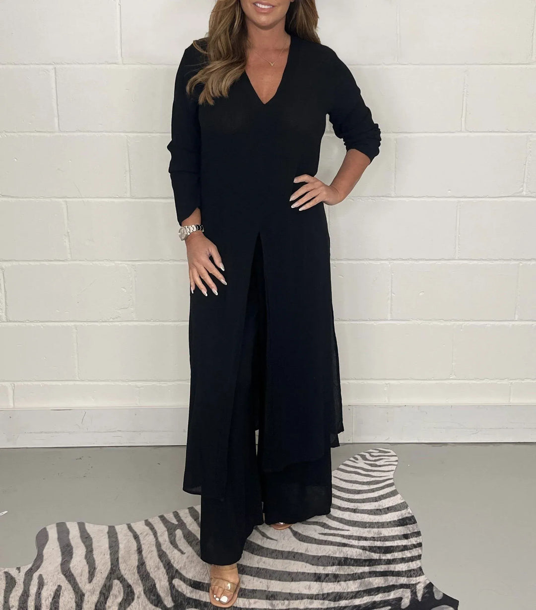 Bequemes Freizeitanzug Set: Lässige Bluse und komfortable Hose für Damen. Ideal für Casual Mode im Herbst.