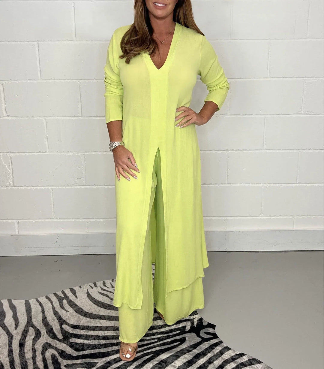 Eleganter Damen Zweiteiler: Herbst-Set mit stilvoller Bluse & bequemer Hose. Perfekt für jeden Anlass.