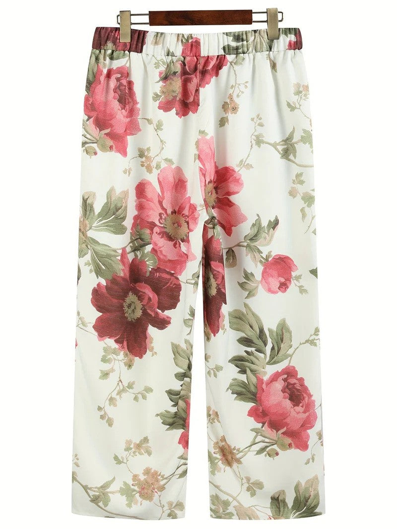 Bequeme Damen Herbsthose mit floralem Design und weitem Bein. Lange Hose mit Elastikbund für milde Jahreszeiten.