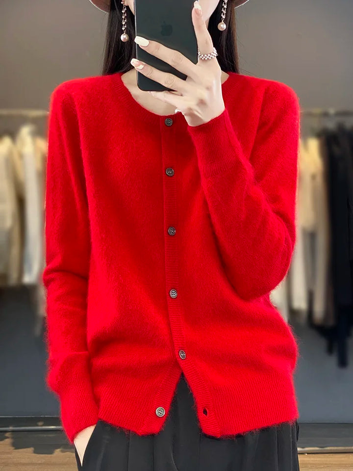 Eleganter Damen Herbstpullover mit Rundhals & Knopfleiste. Langarm-Pullover für vielseitige Frauen Herbstmode.