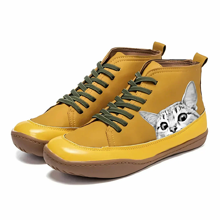 Trendige Damenschuhe: High-Top Sneaker Monika mit Katzenmotiv für modische Alltagsoutfits.