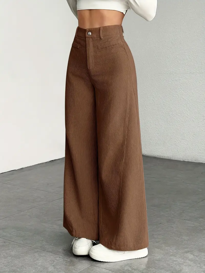 Bequeme Damen High-Waist Hose mit weitem Bein in Grau, perfekt für stilvolle Freizeit-Looks im Winter.