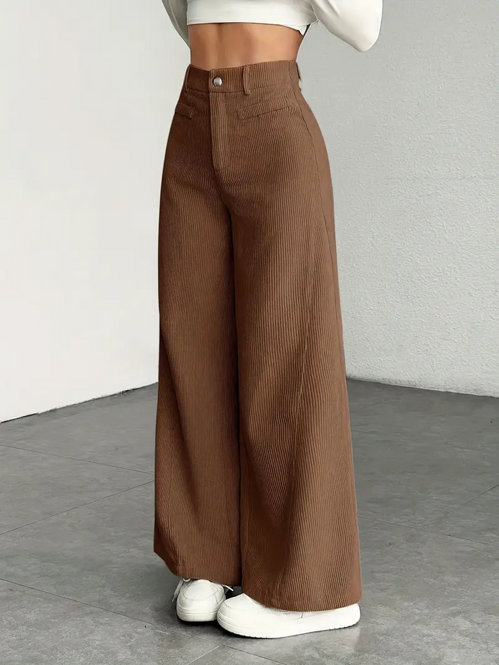 Bequeme Damen High-Waist Hose mit weitem Bein in Grau, perfekt für stilvolle Freizeit-Looks im Winter.