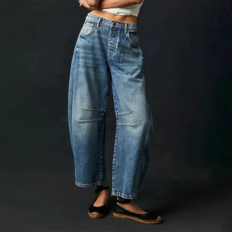 Stylische Damen High Waist Jeans mit weitem Bein. Perfekt für modernen Streetstyle & Komfort.