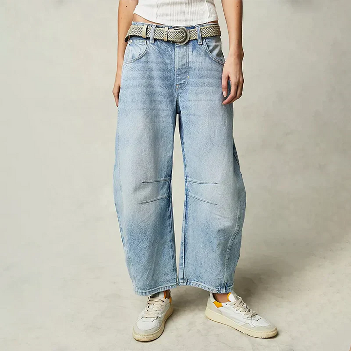 Bequeme Damen High Waist Jeans mit weitem Bein. Ideal für lässige Eleganz im Alltag.
